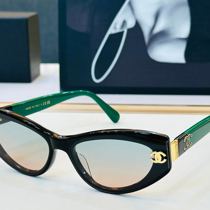 CHANEL 26S ANGULAR CAT-EYE FRAME IN ACETATE 404680