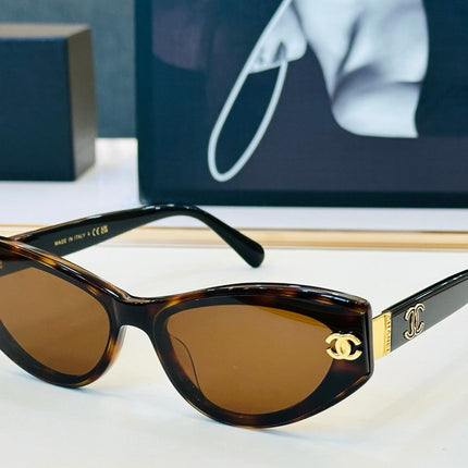 CHANEL 26S ANGULAR CAT-EYE FRAME IN ACETATE 404680