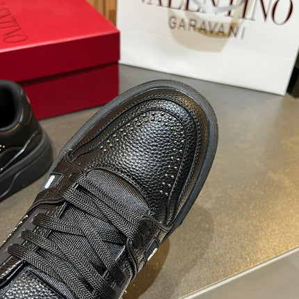 VALENTINO 26S ONESTUD SNEAKERS IN BLACK CALFSKIN