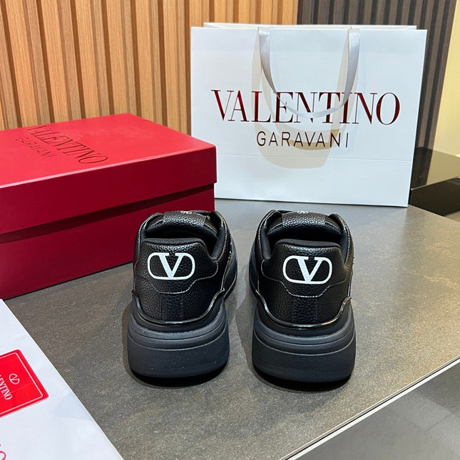 VALENTINO 26S ONESTUD SNEAKERS IN BLACK CALFSKIN