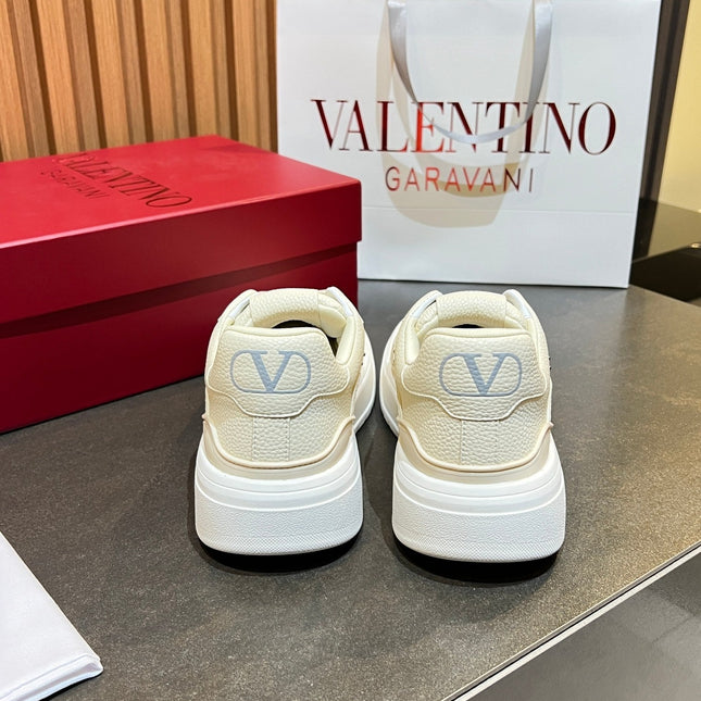 VALENTINO 26S ONESTUD SNEAKERS IN CREAM WHITE CALFSKIN