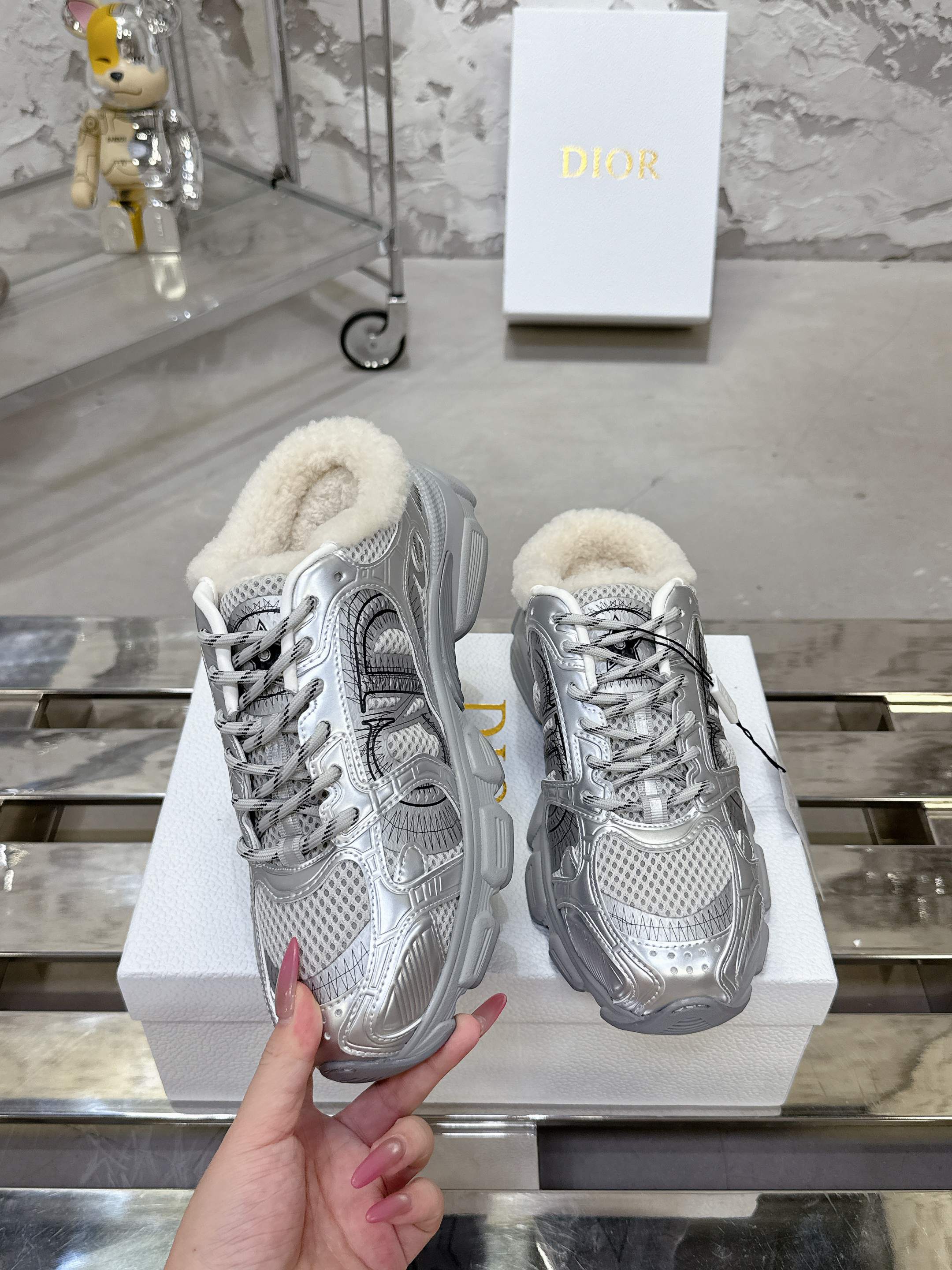 CHRONO SNEAKER IN GREY AND SILVER CALFSKIN AND MESH