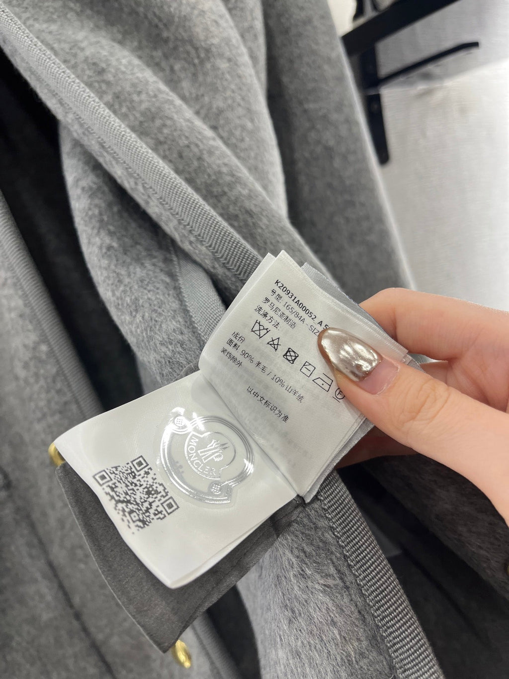 MONCLER 25S JACKET IN GRAY 307612