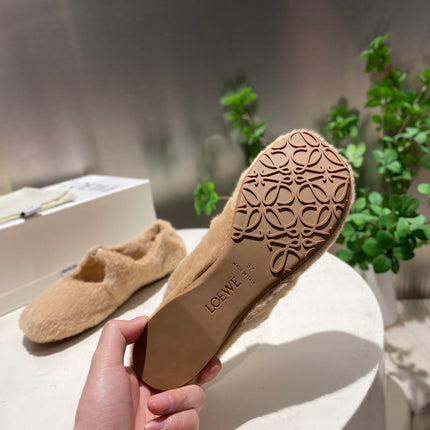 LOEWE 26S BALLET FLATS IN BEIGE SHEARLING