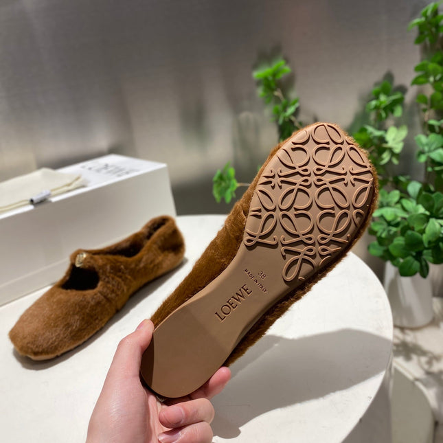 LOEWE 26S BALLET FLATS IN BROWN CARAMEL SHEARLING