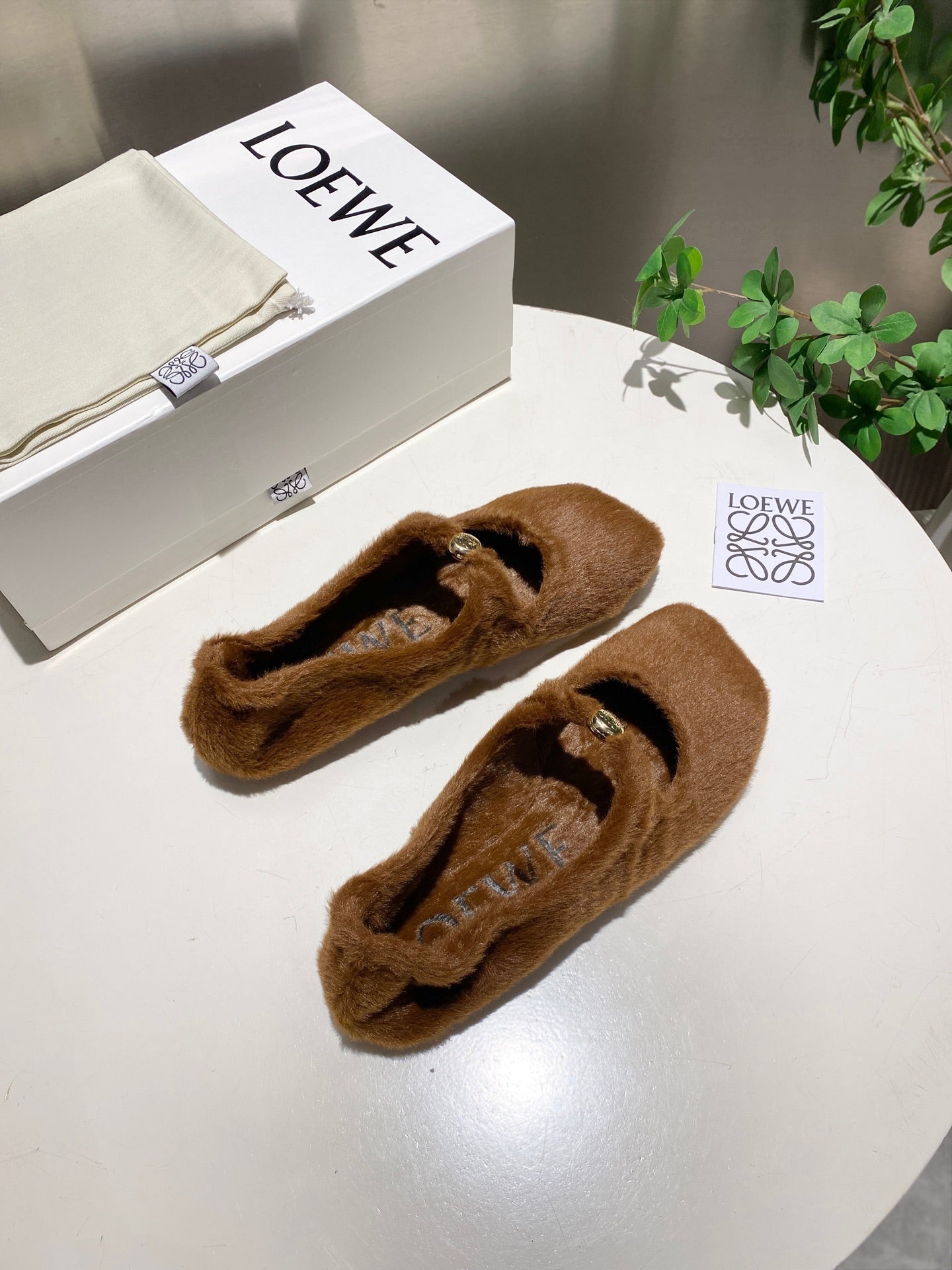 LOEWE 26S BALLET FLATS IN BROWN CARAMEL SHEARLING