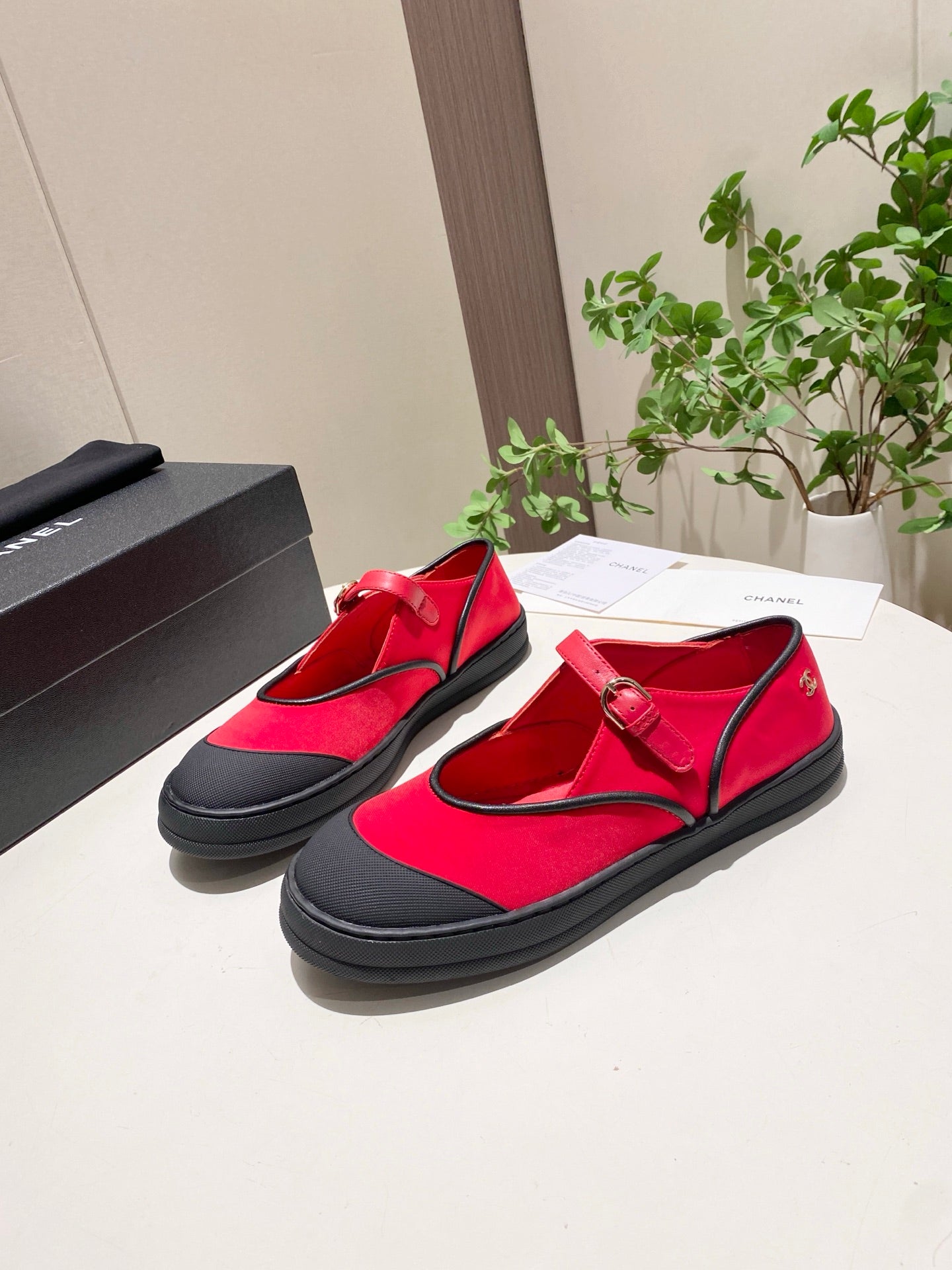 CHANEL 26S MARY JANE FLAT IN BLACK MIX RED FABRIC AND LAMBSKIN