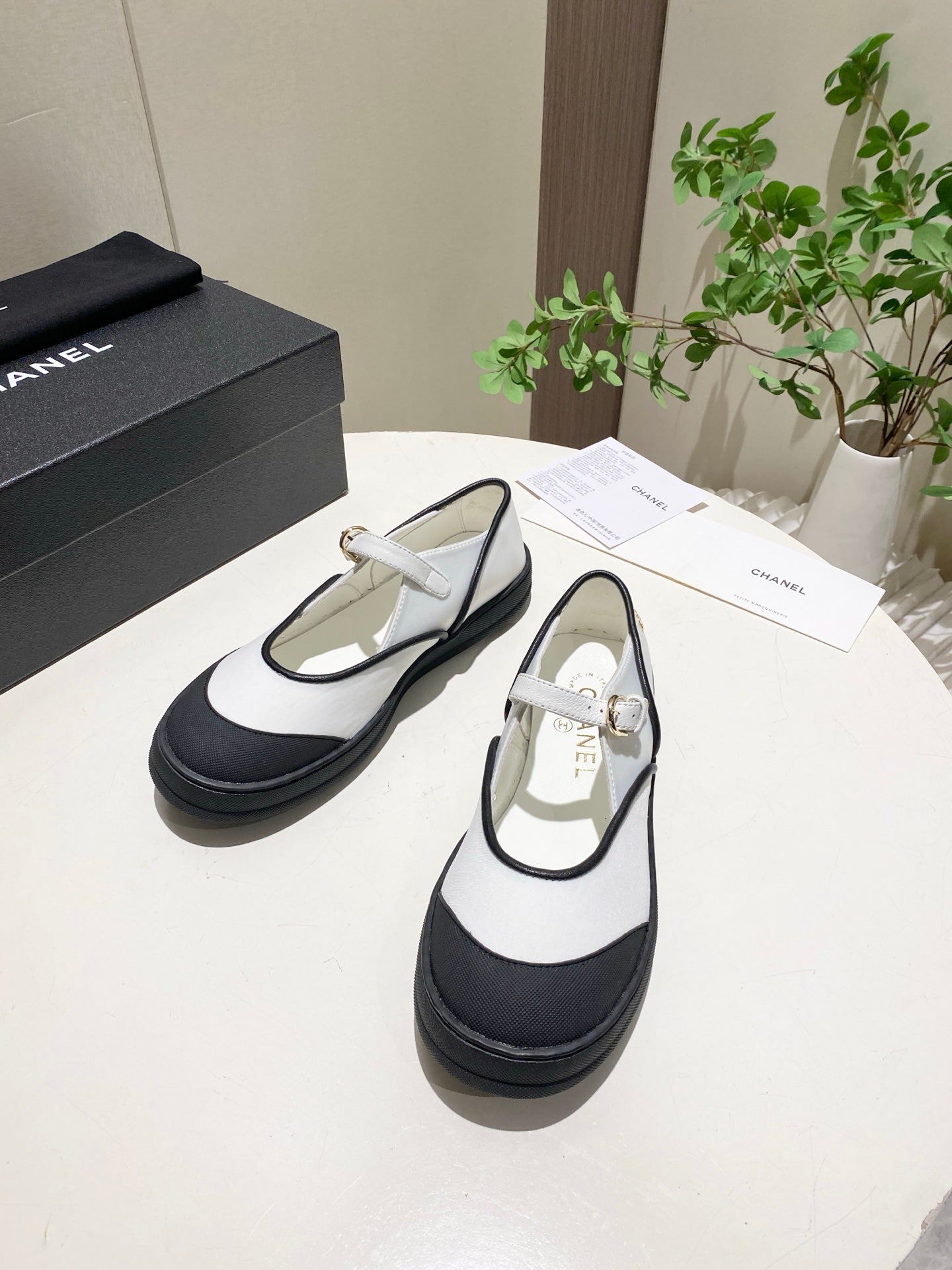 CHANEL 26S MARY JANE FLAT IN BLACK MIX WHITE FABRIC AND LAMBSKIN
