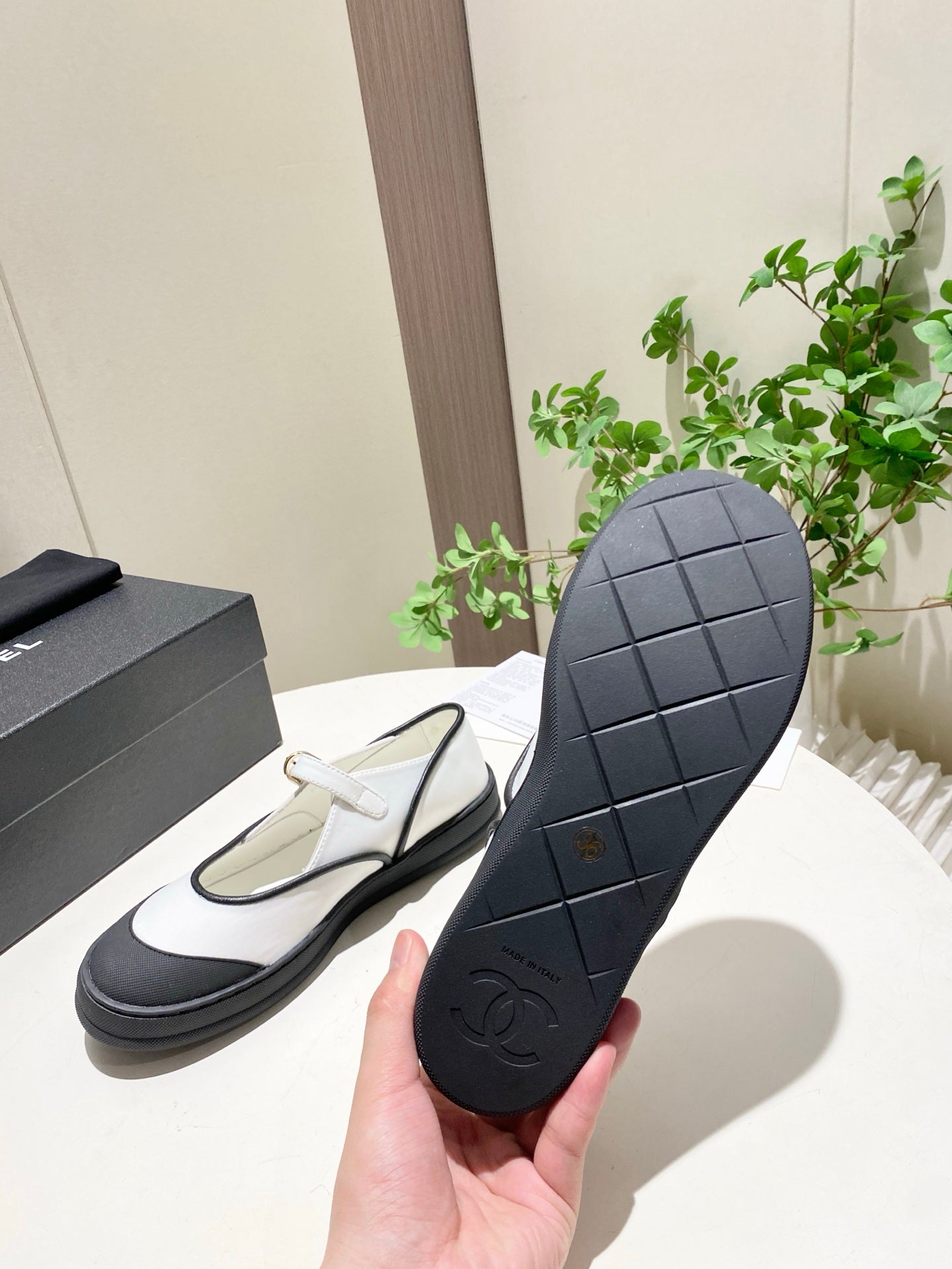 CHANEL 26S MARY JANE FLAT IN BLACK MIX WHITE FABRIC AND LAMBSKIN