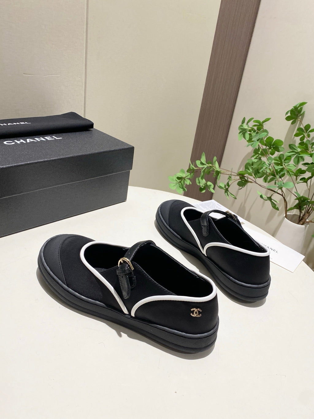 CHANEL 26S MARY JANE FLAT IN BLACK FABRIC AND LAMBSKIN