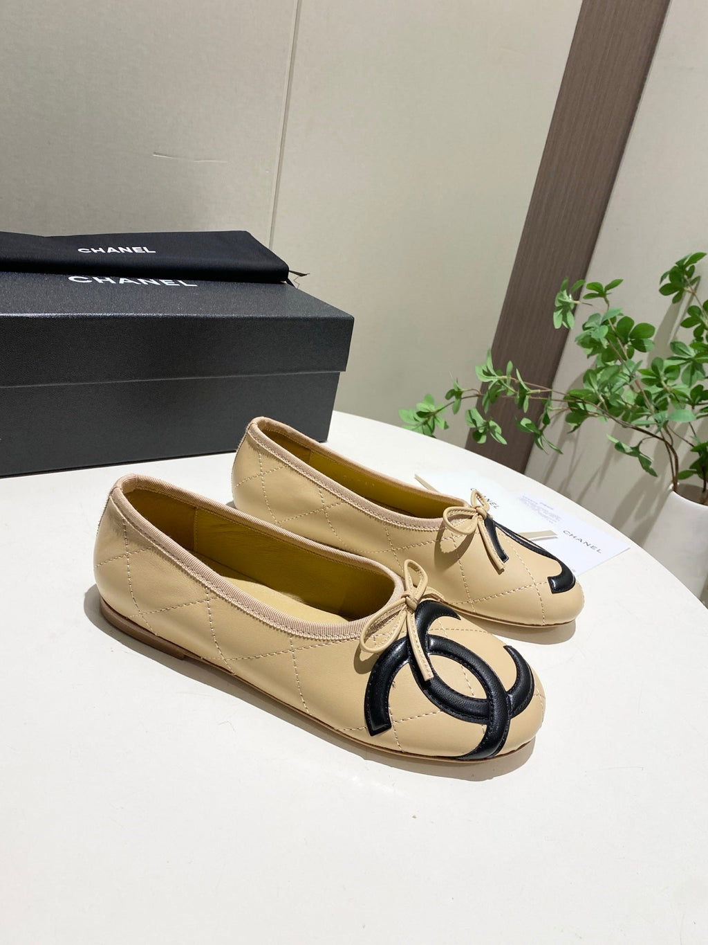 CHANEL 26S FLATS IN BEIGE LAMBSKIN WITH BOW