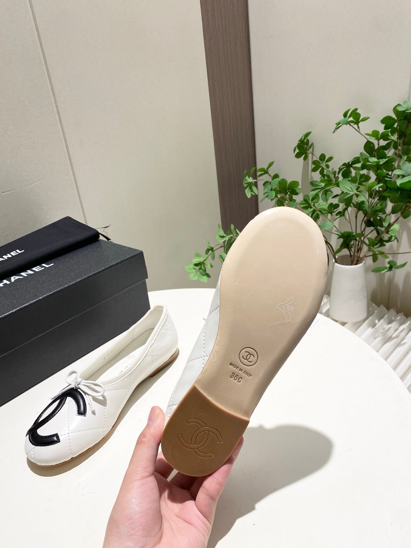 CHANEL 26S FLATS IN WHITE LAMBSKIN WITH BOW