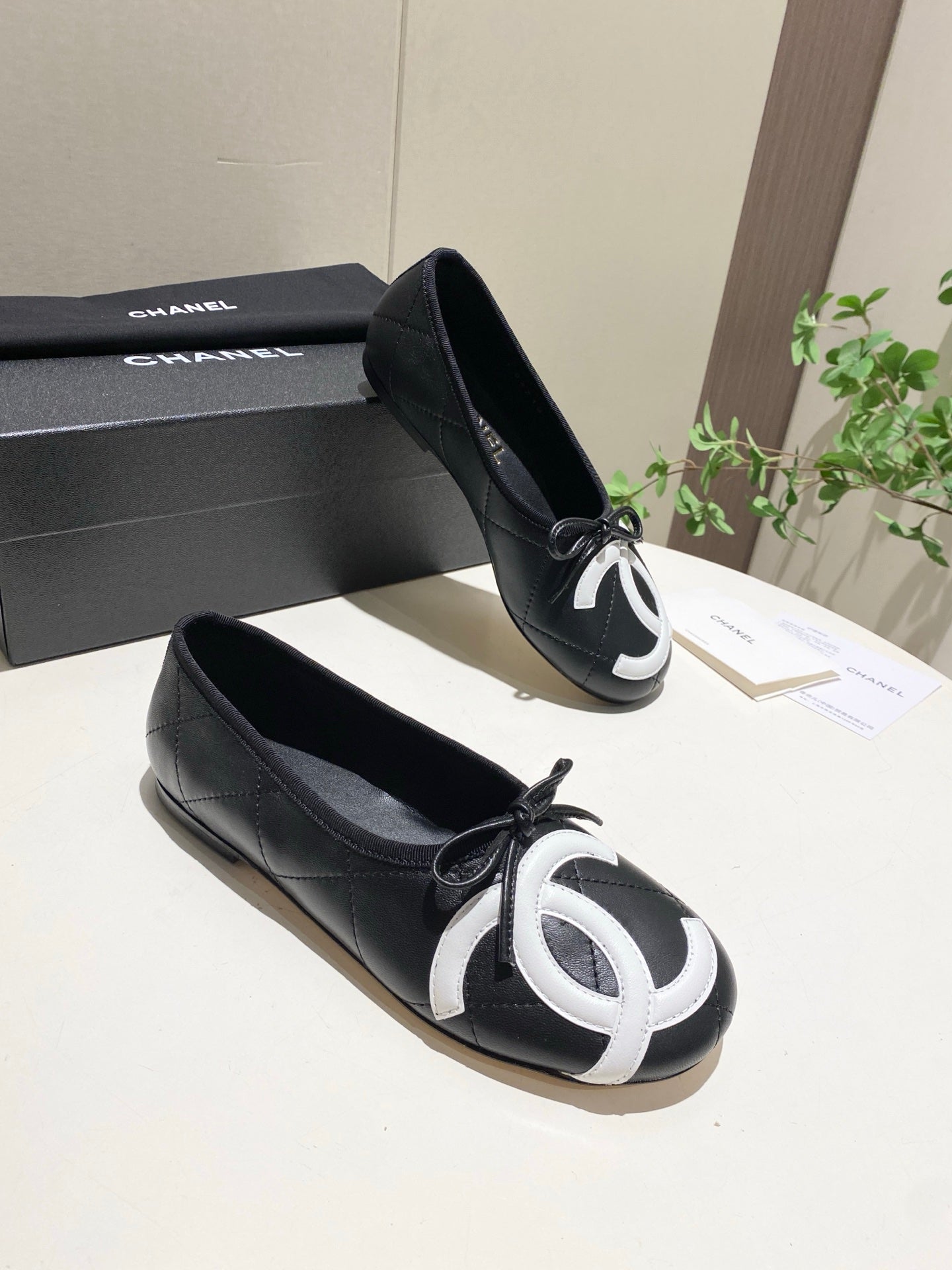 CHANEL 26S FLATS IN BLACK LAMBSKIN WITH BOW