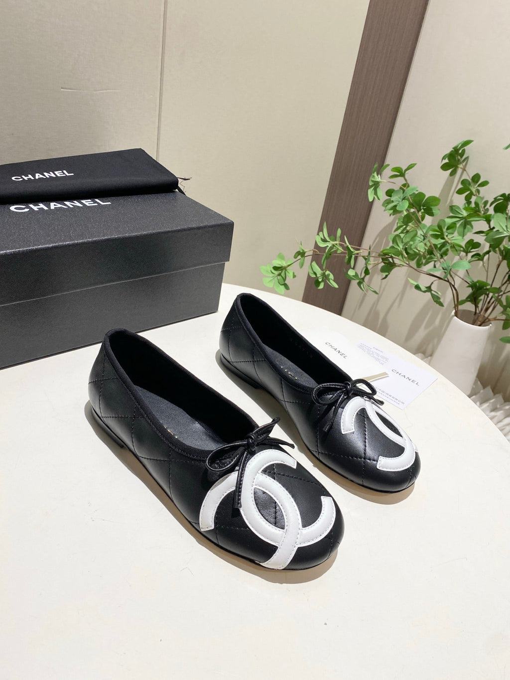 CHANEL 26S FLATS IN BLACK LAMBSKIN WITH BOW