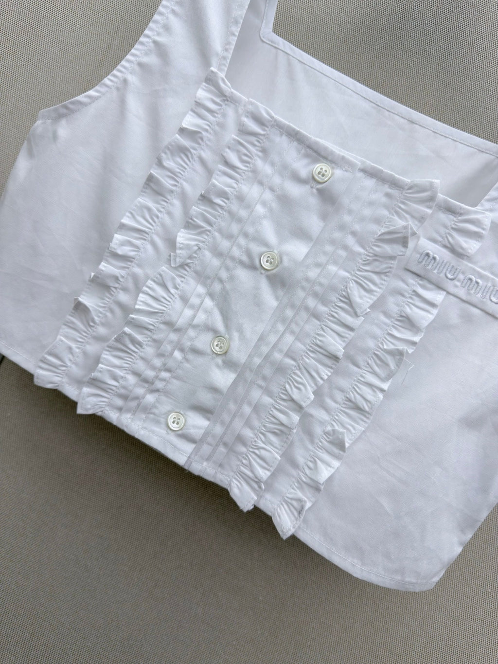 MIUMIU 26S SLEEVELESS CROPPED SQUARE-NECK TOP STYLE 1079
