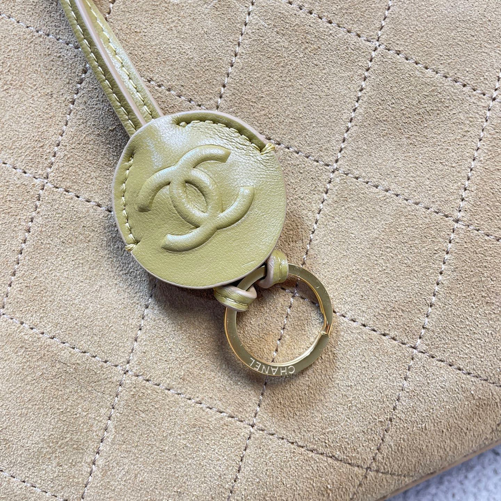 CHANEL 26S TOP HANDLE BAG MEDIUM 35 IN LIGHT BROWN QUILTED SUEDE AND CALFSKIN GOLD HARDWARE