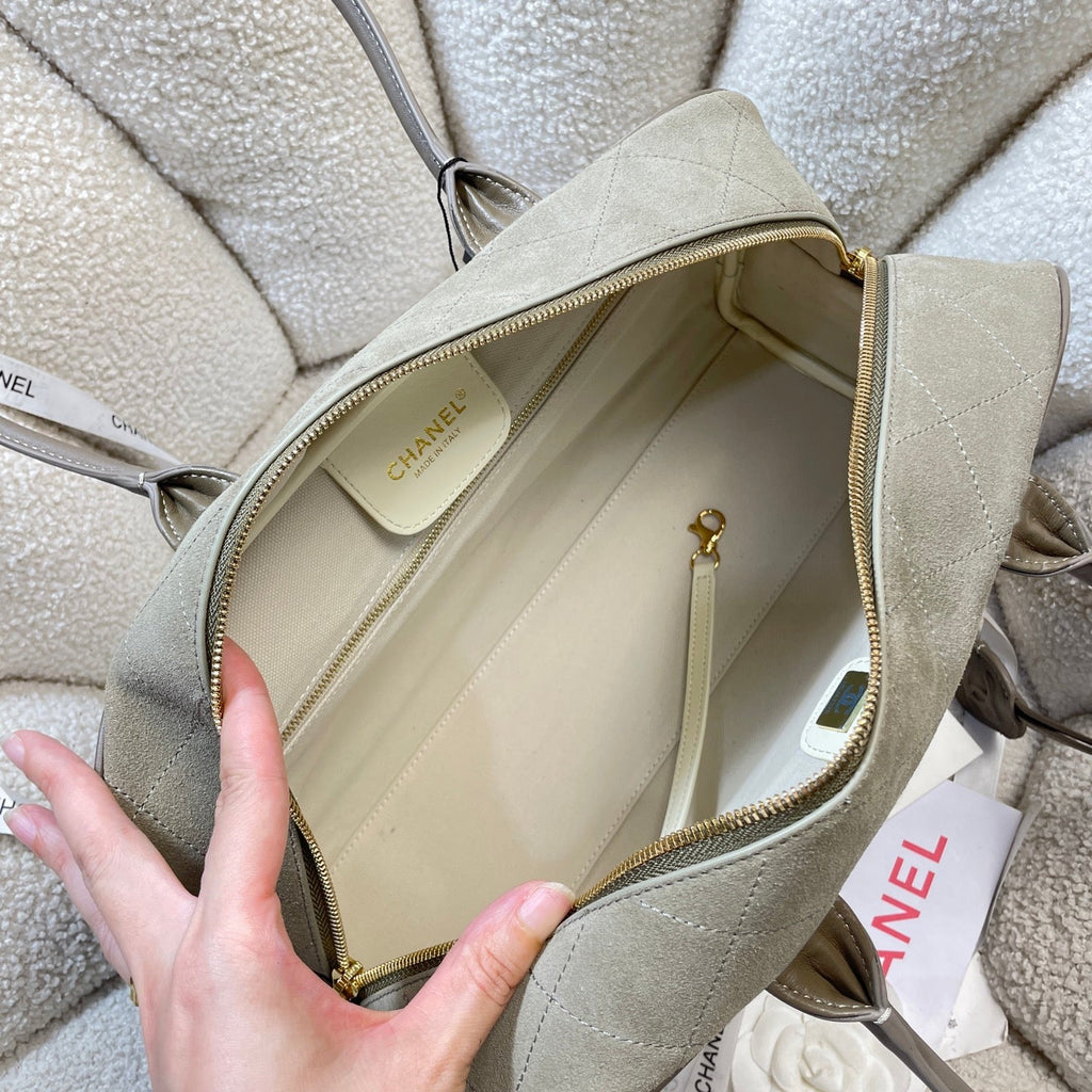 CHANEL 26S TOP HANDLE BAG MEDIUM 35 IN LIGHT OLIVE GREEN QUILTED SUEDE AND CALFSKIN GOLD HARDWARE