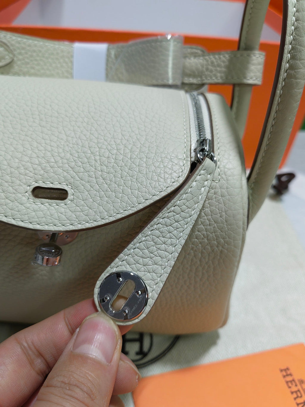 HM MINI LINDY 20 BAG IN PEARL GREY CALFSKIN