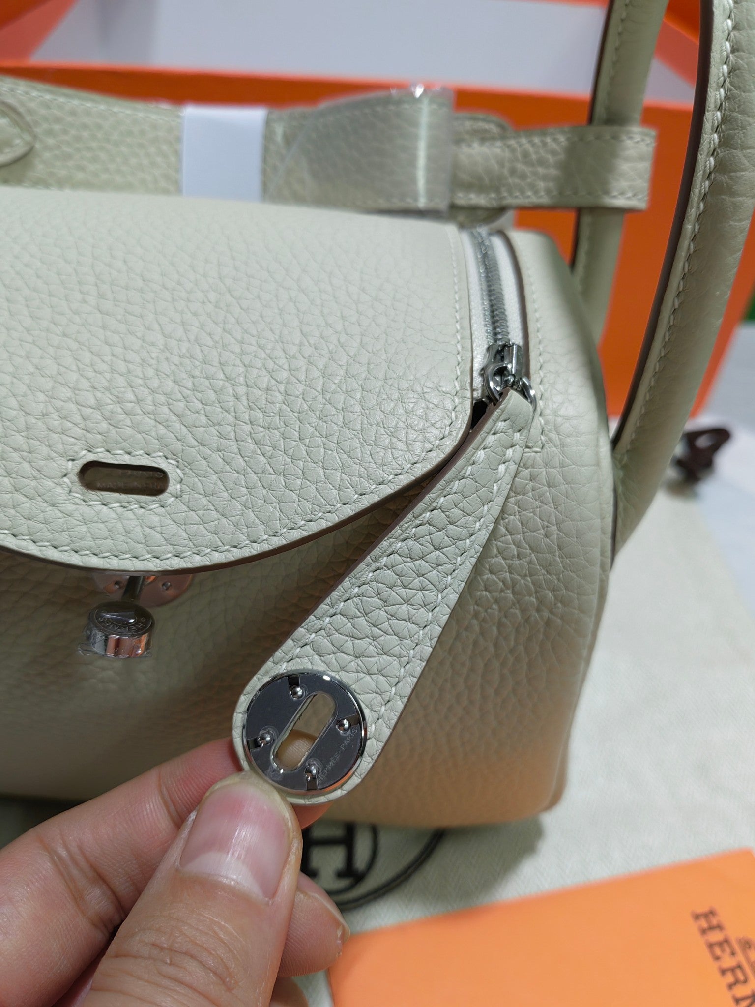 HM MINI LINDY 20 BAG IN PEARL GREY CALFSKIN