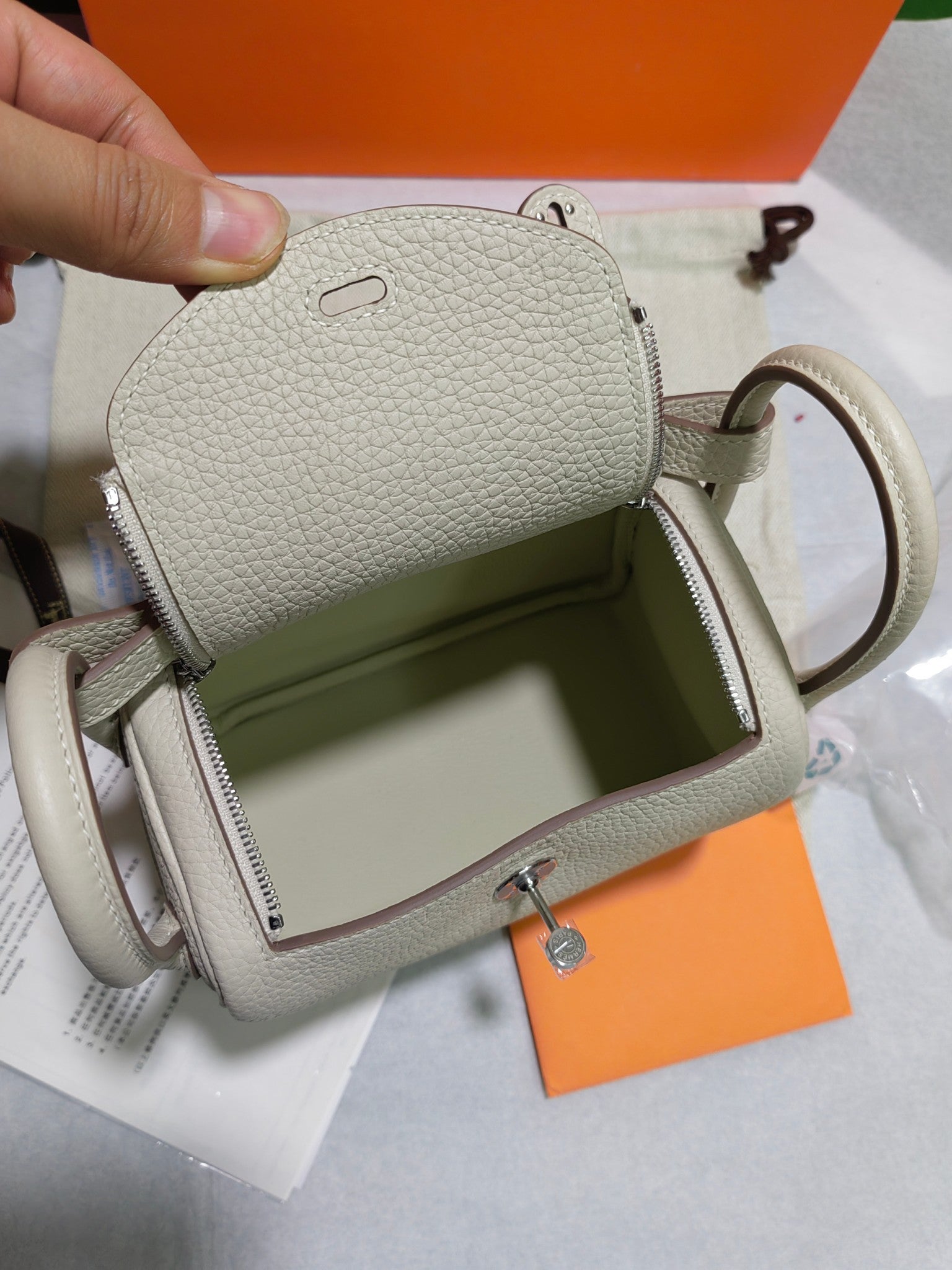HM MINI LINDY 20 BAG IN PEARL GREY CALFSKIN