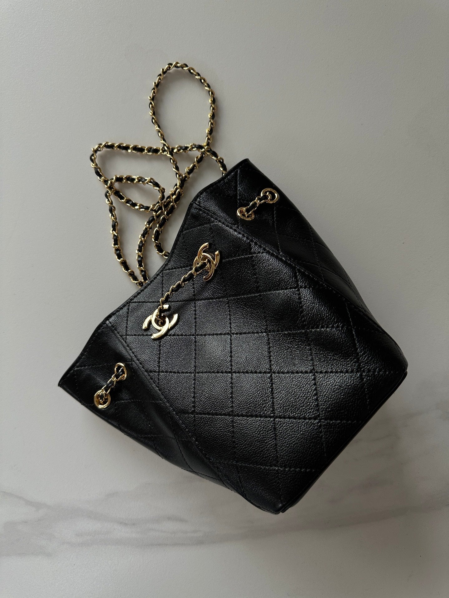 CHANEL 26S MINI BUCKET BAG 18 IN BLACK PATENT QUILTED CALFSKIN GOLD HARDWARE