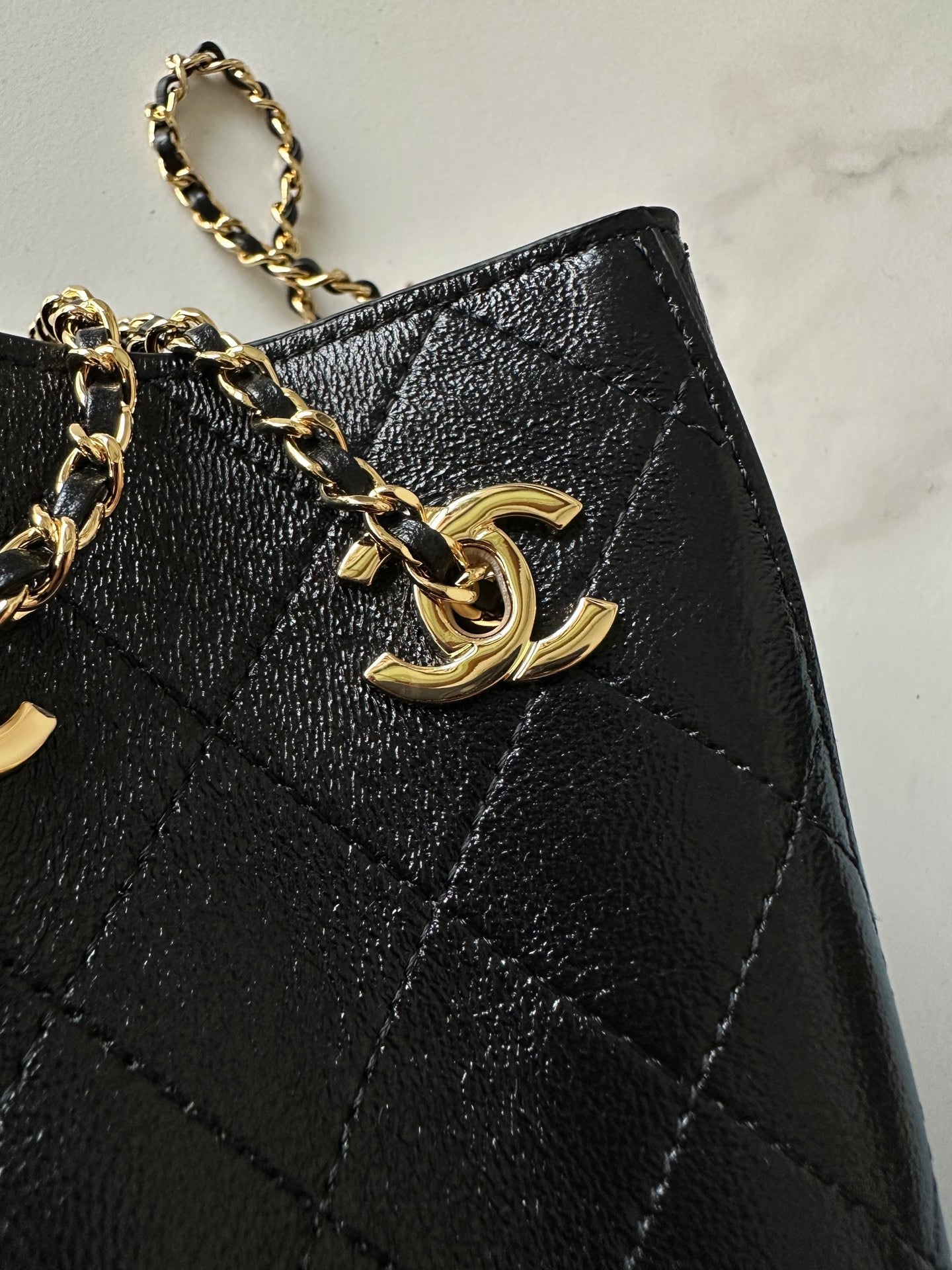 CHANEL 26S MINI BUCKET BAG 18 IN BLACK PATENT QUILTED CALFSKIN GOLD HARDWARE