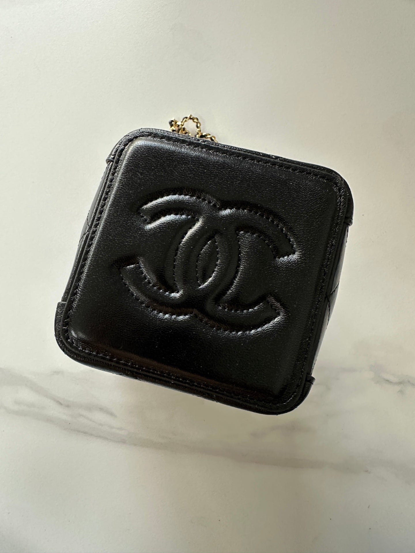 CHANEL 26S MINI BUCKET BAG 18 IN BLACK PATENT QUILTED CALFSKIN GOLD HARDWARE