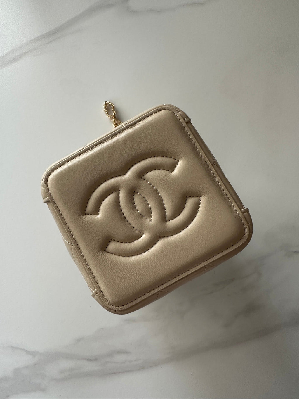 CHANEL 26S MINI BUCKET BAG 18 IN BEIGE QUILTED CALFSKIN GOLD HARDWARE