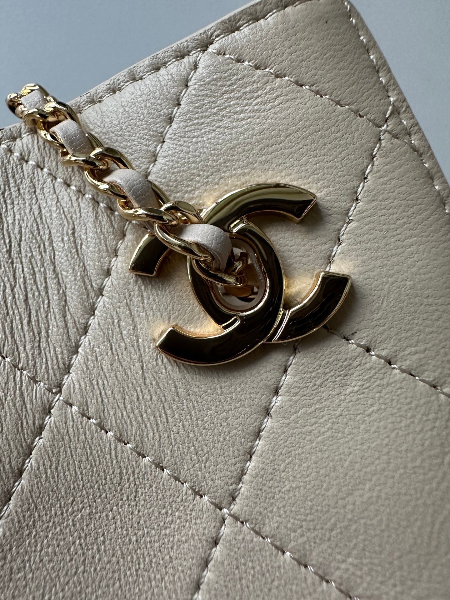 CHANEL 26S MINI BUCKET BAG 18 IN BEIGE QUILTED CALFSKIN GOLD HARDWARE