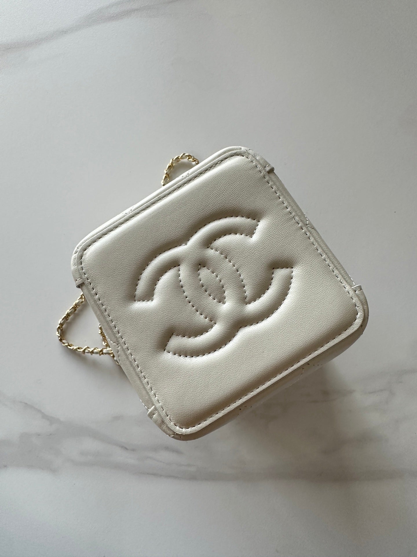 CHANEL 26S MINI BUCKET BAG 18 IN IVORY WHITE QUILTED CALFSKIN GOLD HARDWARE