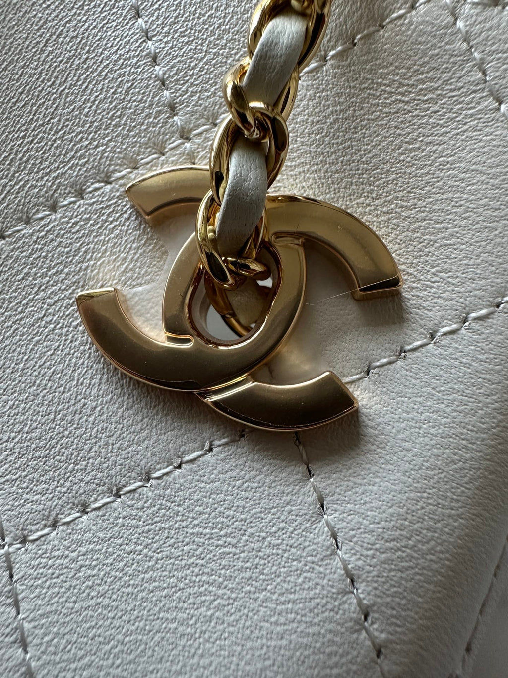 CHANEL 26S MINI BUCKET BAG 18 IN IVORY WHITE QUILTED CALFSKIN GOLD HARDWARE