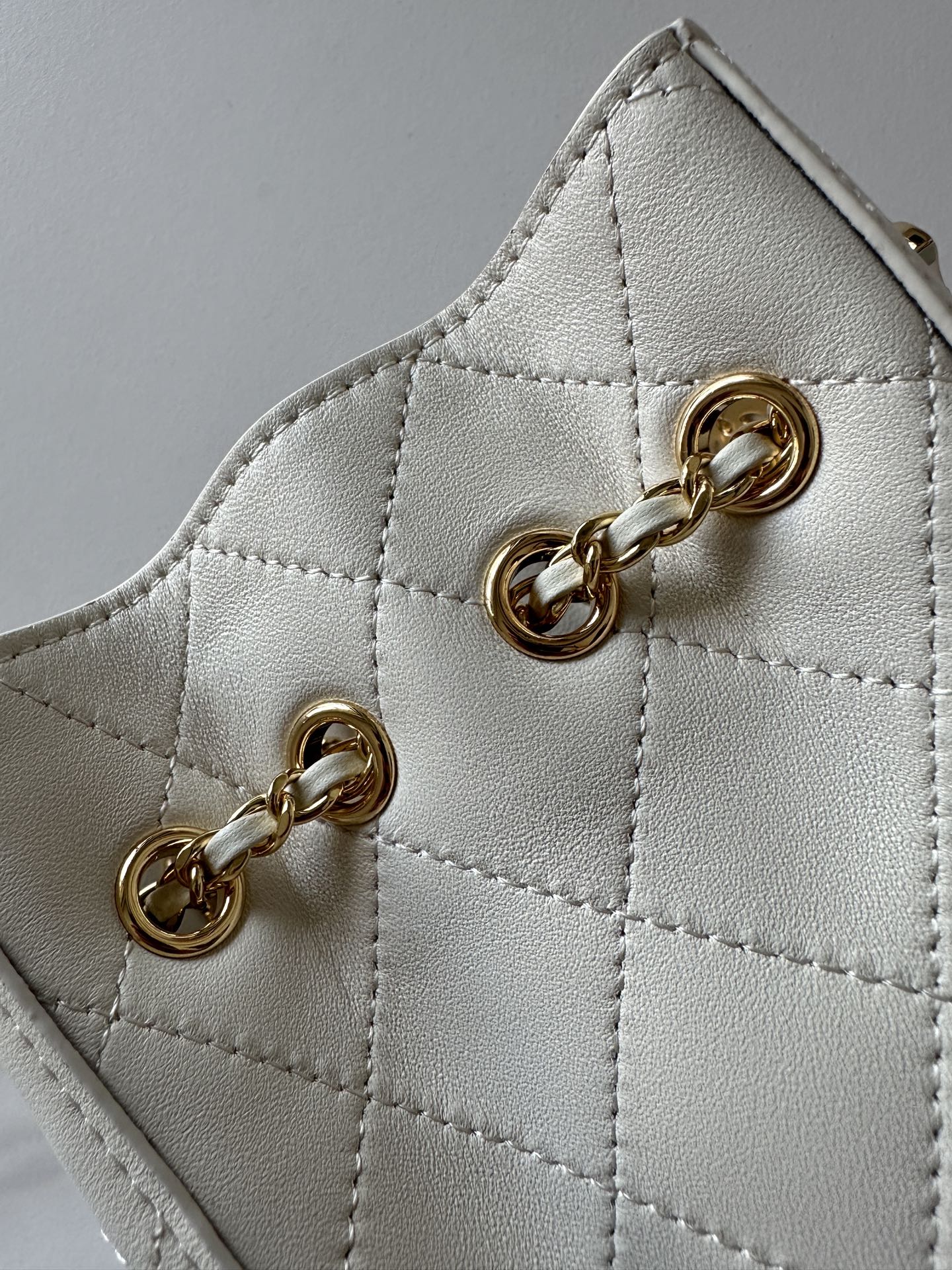 CHANEL 26S MINI BUCKET BAG 18 IN IVORY WHITE QUILTED CALFSKIN GOLD HARDWARE