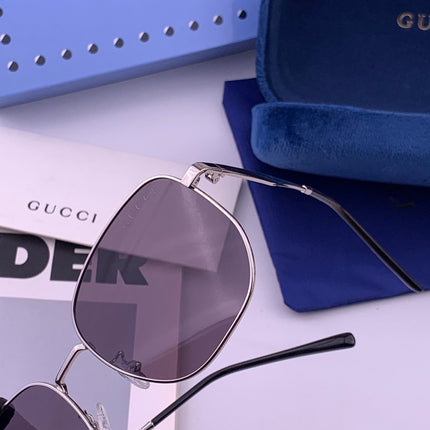 GUCCI 26S SQUARE FRAME IN METAL 424709