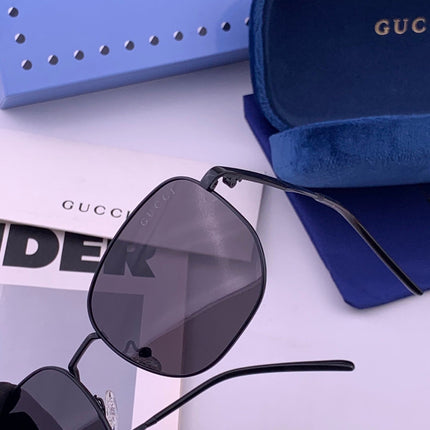 GUCCI 26S SQUARE FRAME IN METAL 424710