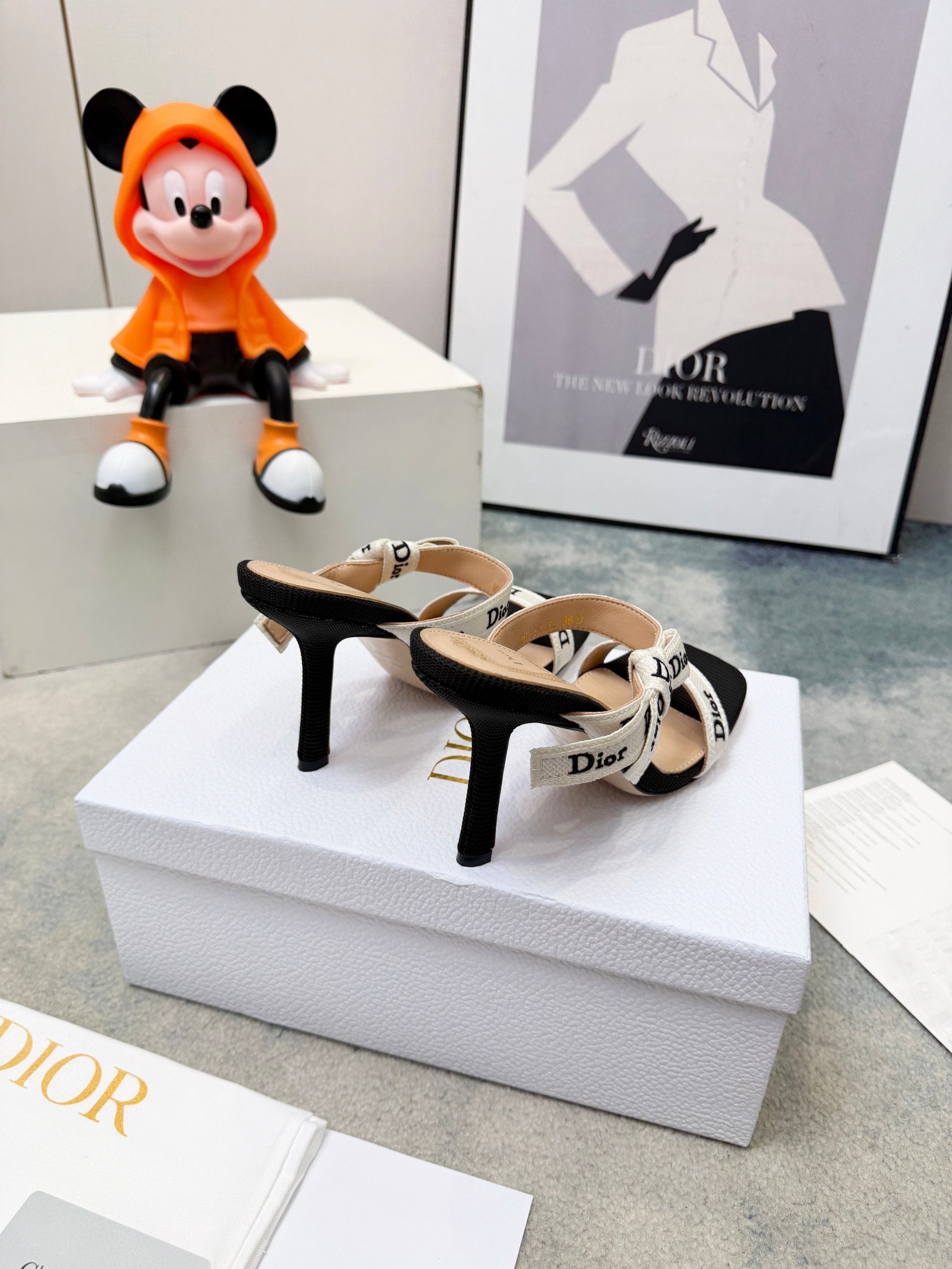 DIOR 26S HEELED SANDAL 95MM IN BLACK AND WHITE WITH J'ADIOR STRAPS CANVAS