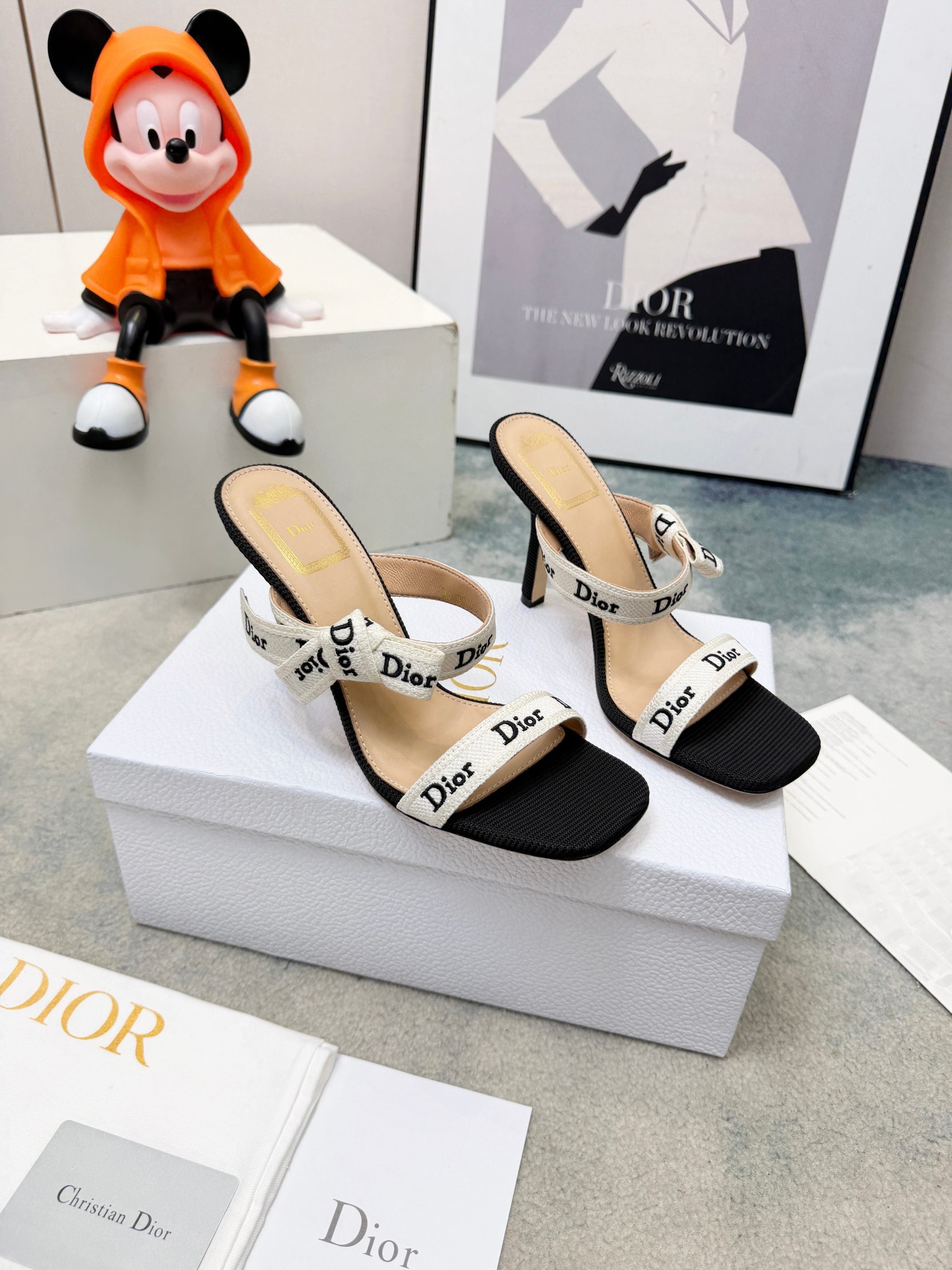 DIOR 26S HEELED SANDAL 95MM IN BLACK AND WHITE WITH J'ADIOR STRAPS CANVAS