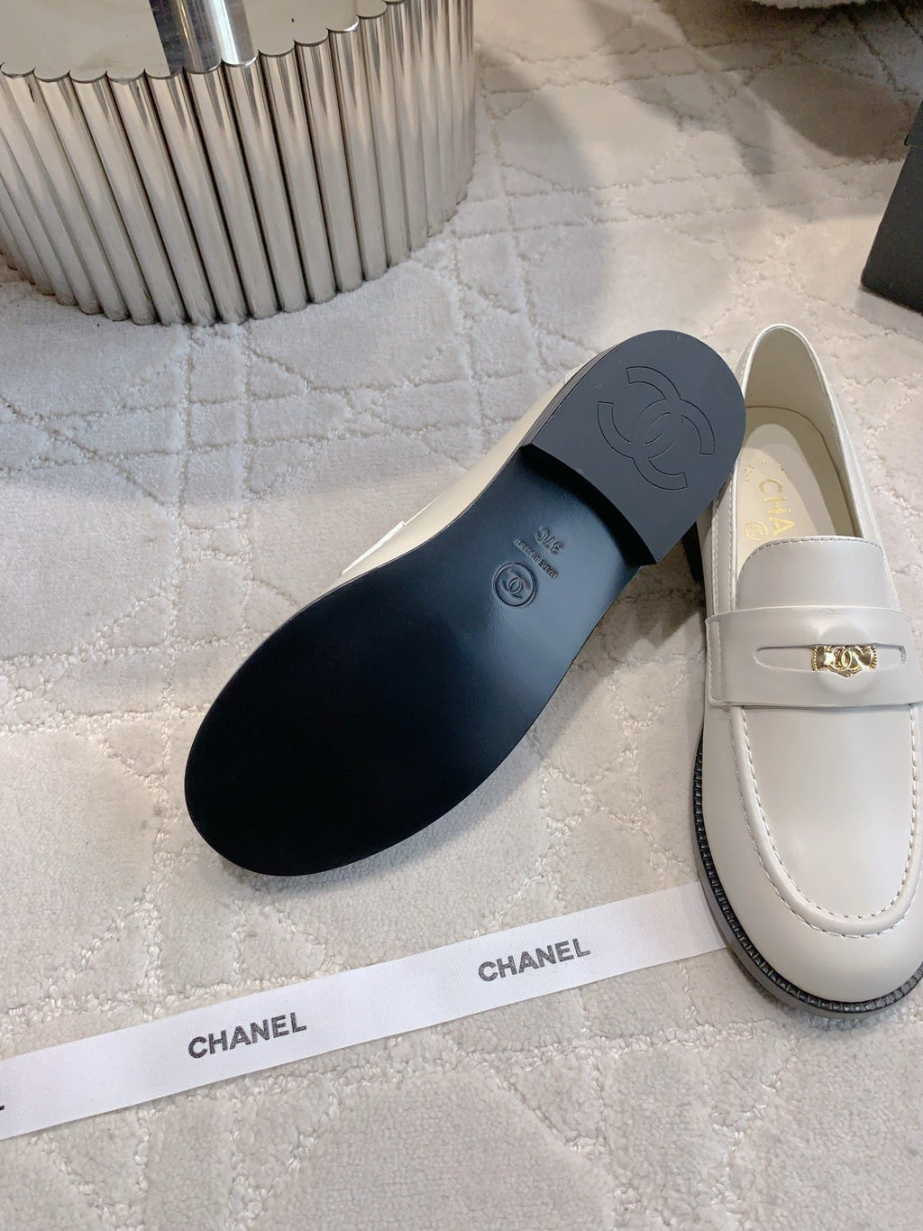 CHANEL 25S MOCCASINS IN WHITE CALFSKIN GOLD HARDWARE