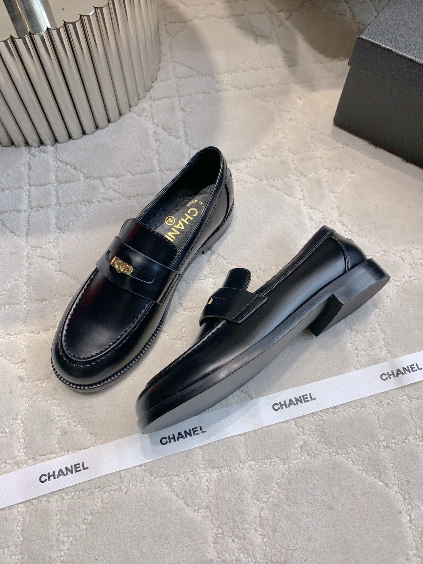 CHANEL 25S MOCCASINS IN BLACK SHINY CALFSKIN GOLD HARDWARE