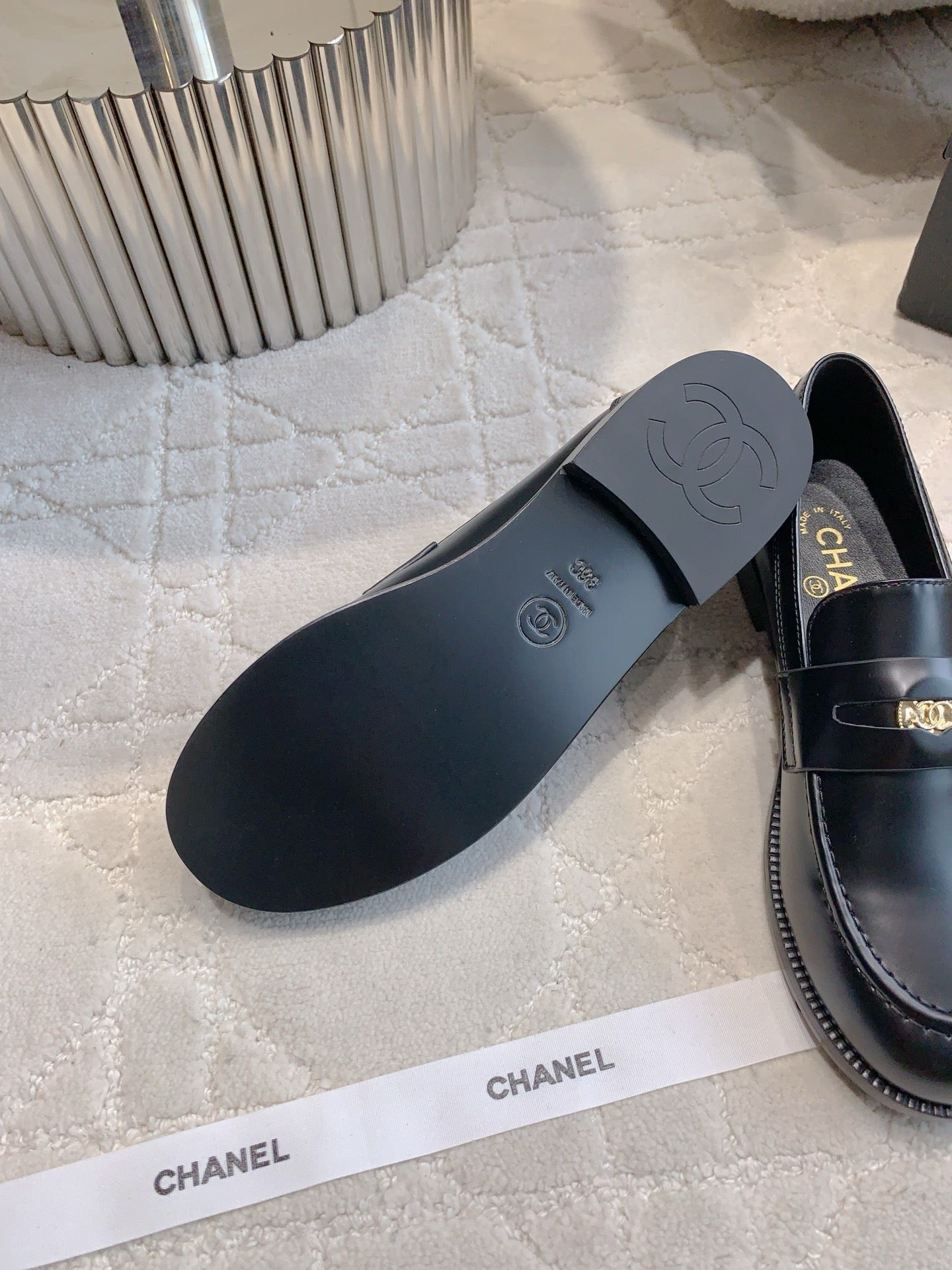CHANEL 25S MOCCASINS IN BLACK SHINY CALFSKIN GOLD HARDWARE