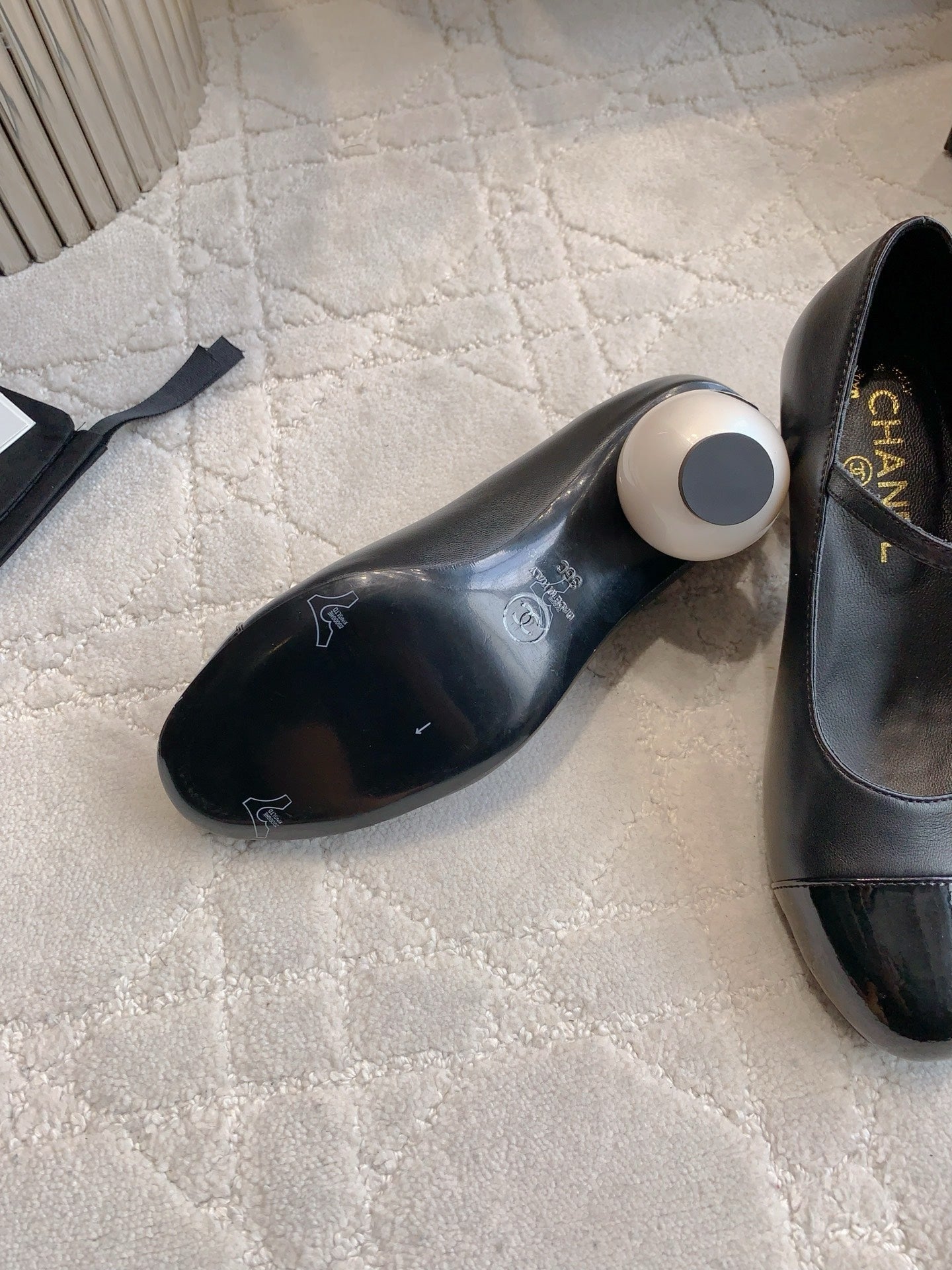 CC PEARL HIGH HEELS IN BLACK CALFSKIN