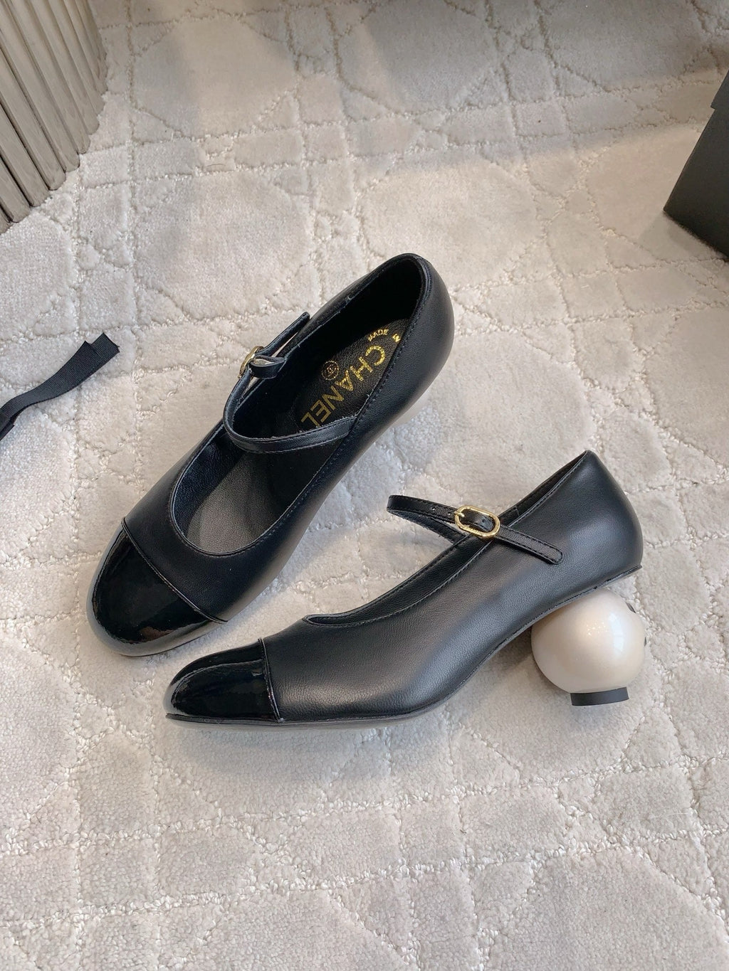 CC PEARL HIGH HEELS IN BLACK CALFSKIN