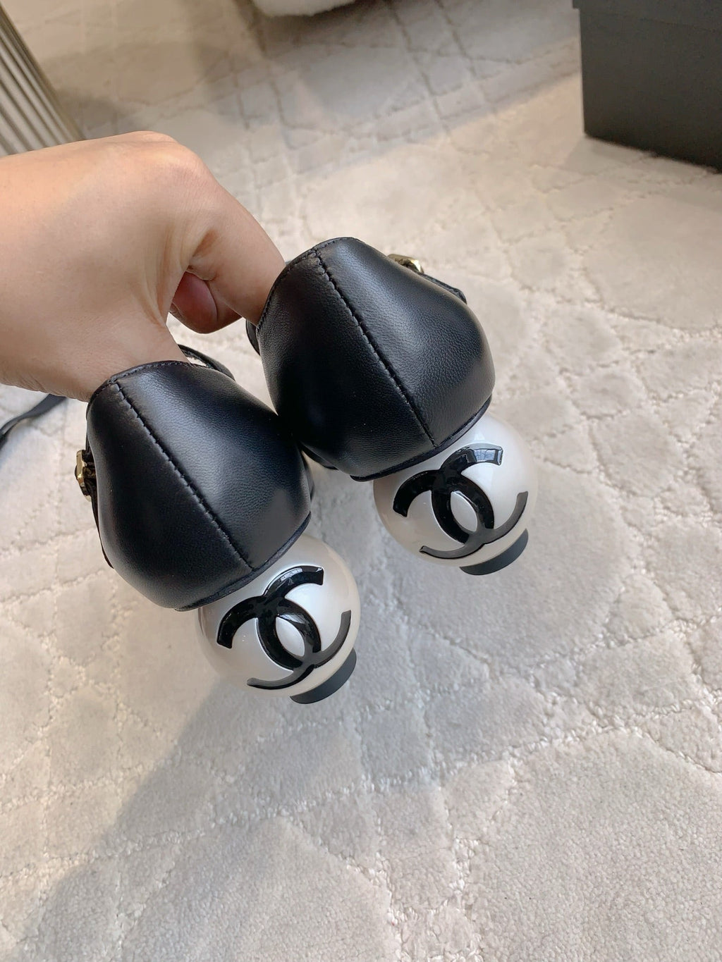 CC PEARL HIGH HEELS IN BLACK CALFSKIN