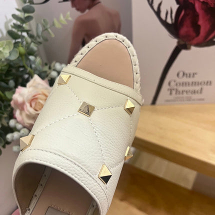 VALENTINO 26S WEDGE SANDALS IN OFF-WHITE CALFSKIN