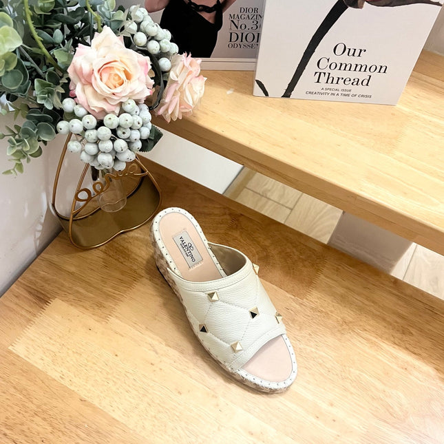 VALENTINO 26S WEDGE SANDALS IN OFF-WHITE CALFSKIN