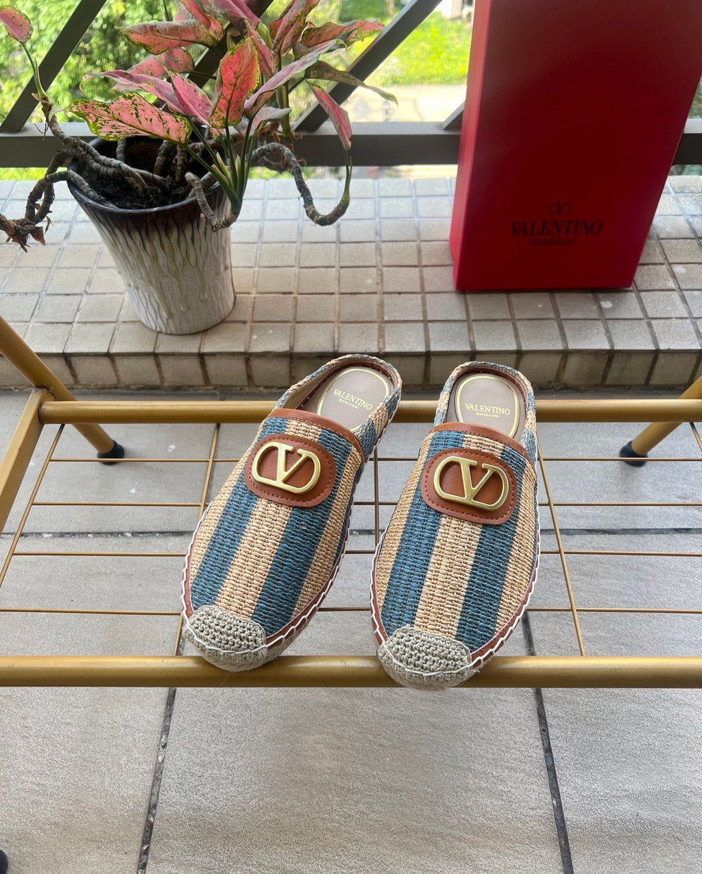 VALENTINO 26S ESPADRILLE MULES IN BLUE AND BEIGE RAFFIA