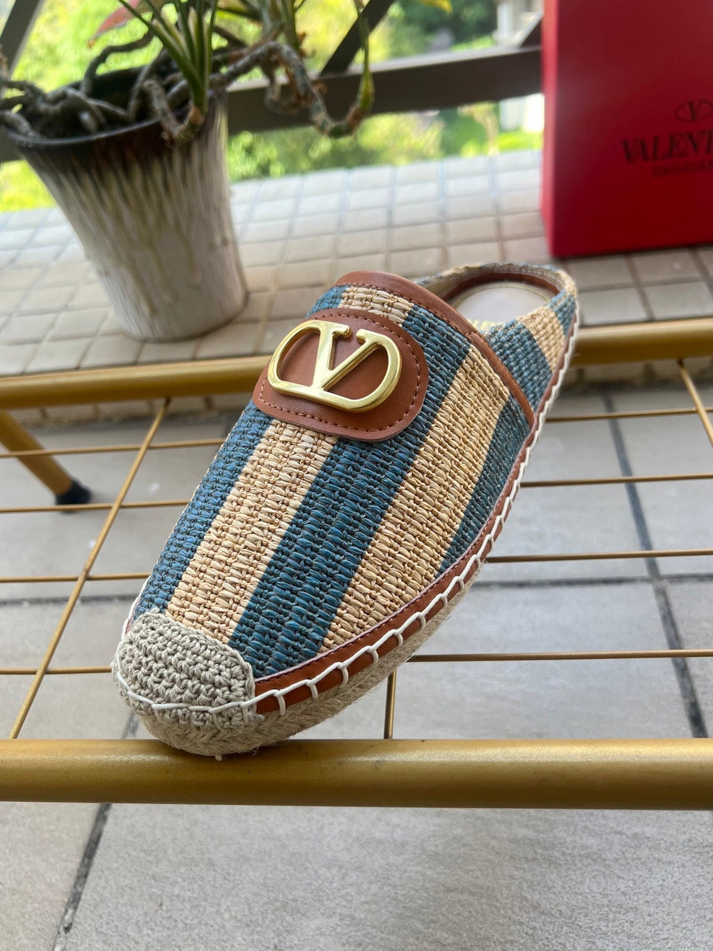 VALENTINO 26S ESPADRILLE MULES IN BLUE AND BEIGE RAFFIA