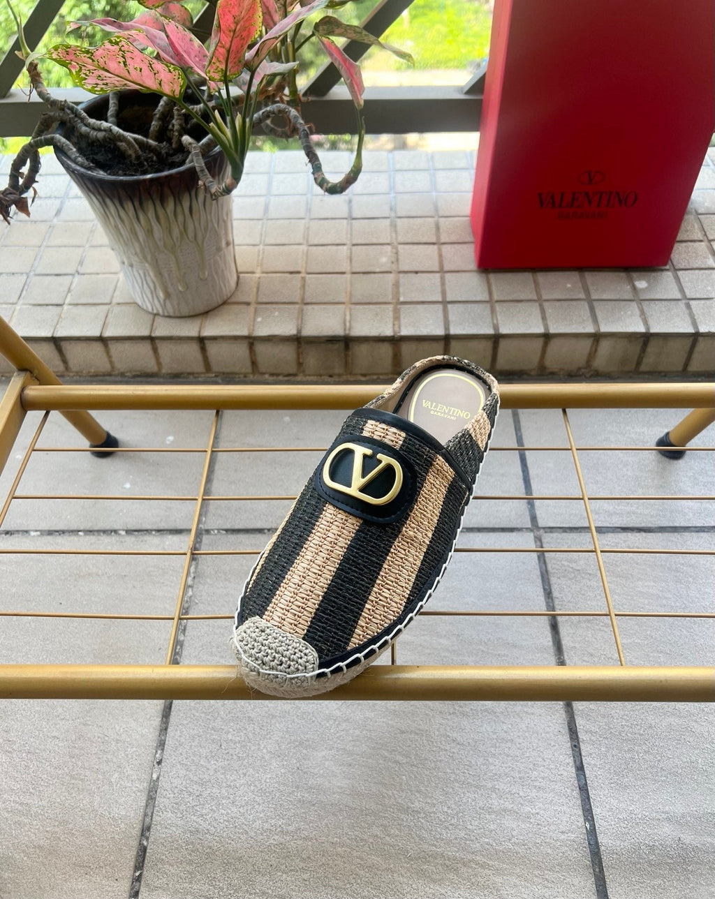 VALENTINO 26S ESPADRILLE MULES IN BLACK AND BEIGE RAFFIA