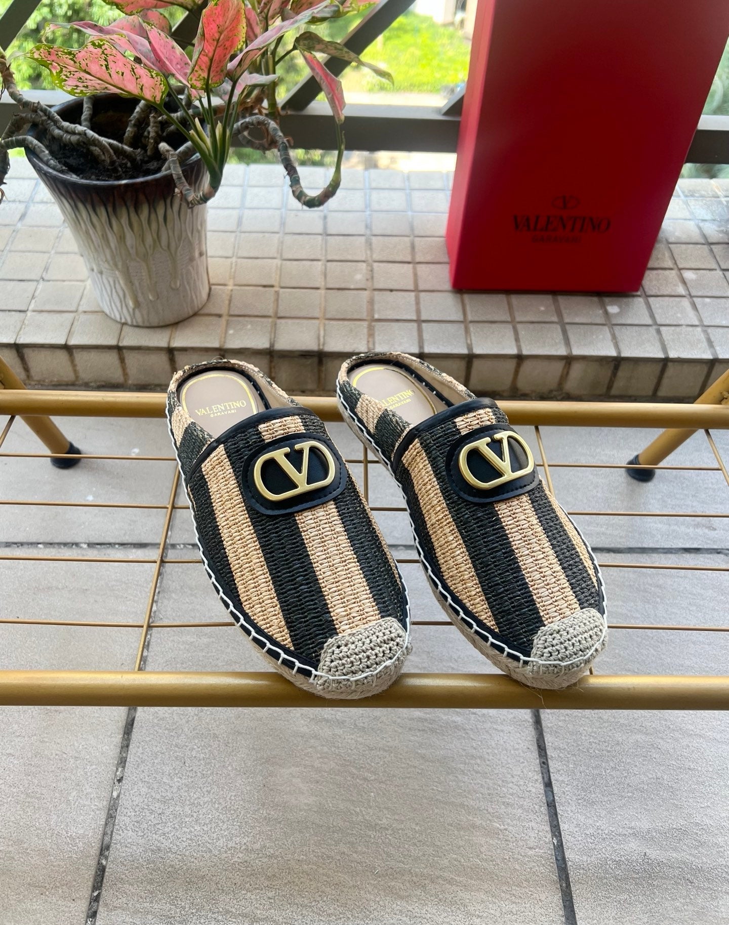 VALENTINO 26S ESPADRILLE MULES IN BLACK AND BEIGE RAFFIA