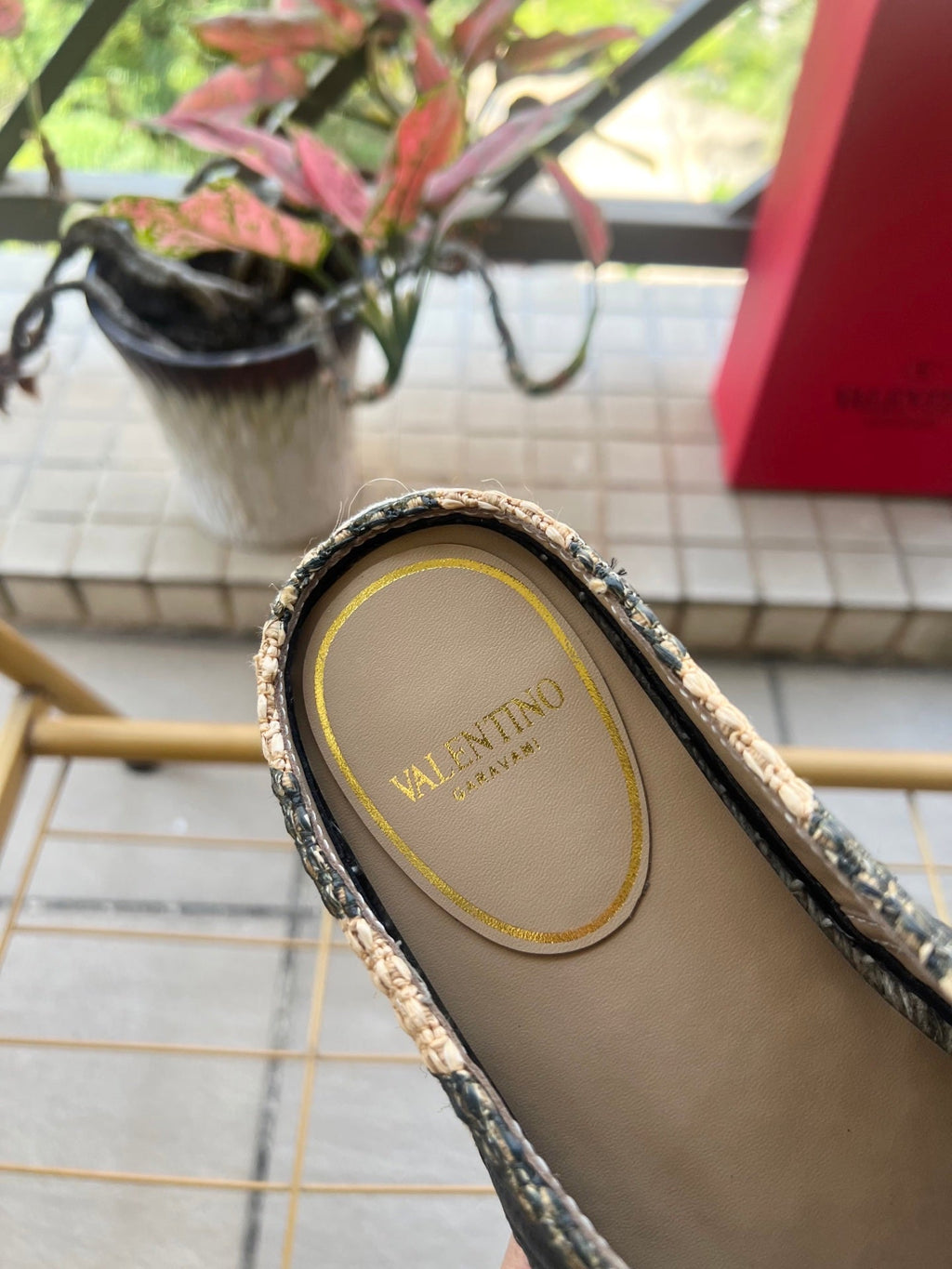 VALENTINO 26S ESPADRILLE MULES IN BLACK AND BEIGE RAFFIA