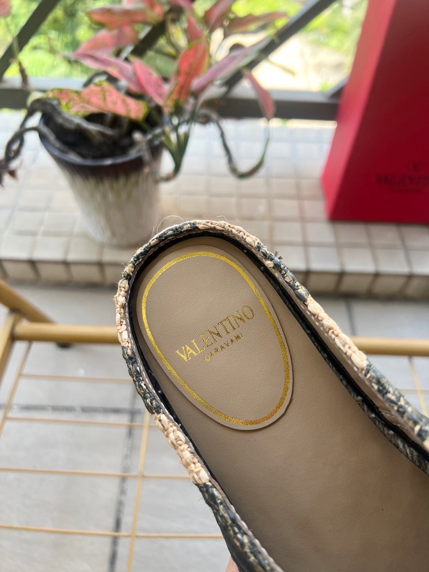 VALENTINO 26S ESPADRILLE MULES IN BLACK AND BEIGE RAFFIA